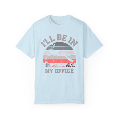 I’LL BE IN MY OFFICE RETRO DIVING GARMENT-DYED TEE